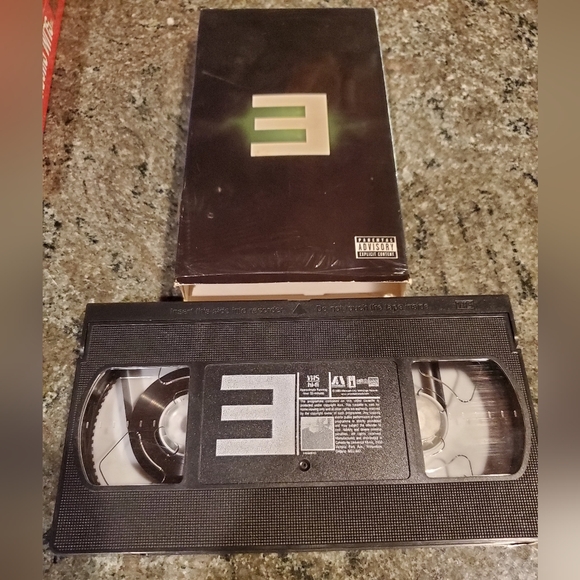 Eminem & Slim Shady Show VHS bundle - Picture 7 of 13